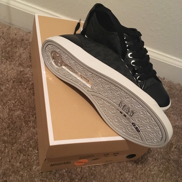 Last 1 Micheal Kors Signature PVC Sneakers - Picture 7 of 8